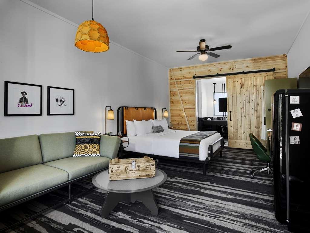 Cavalry Court, By Valencia Hotel Collection College Station Chambre photo