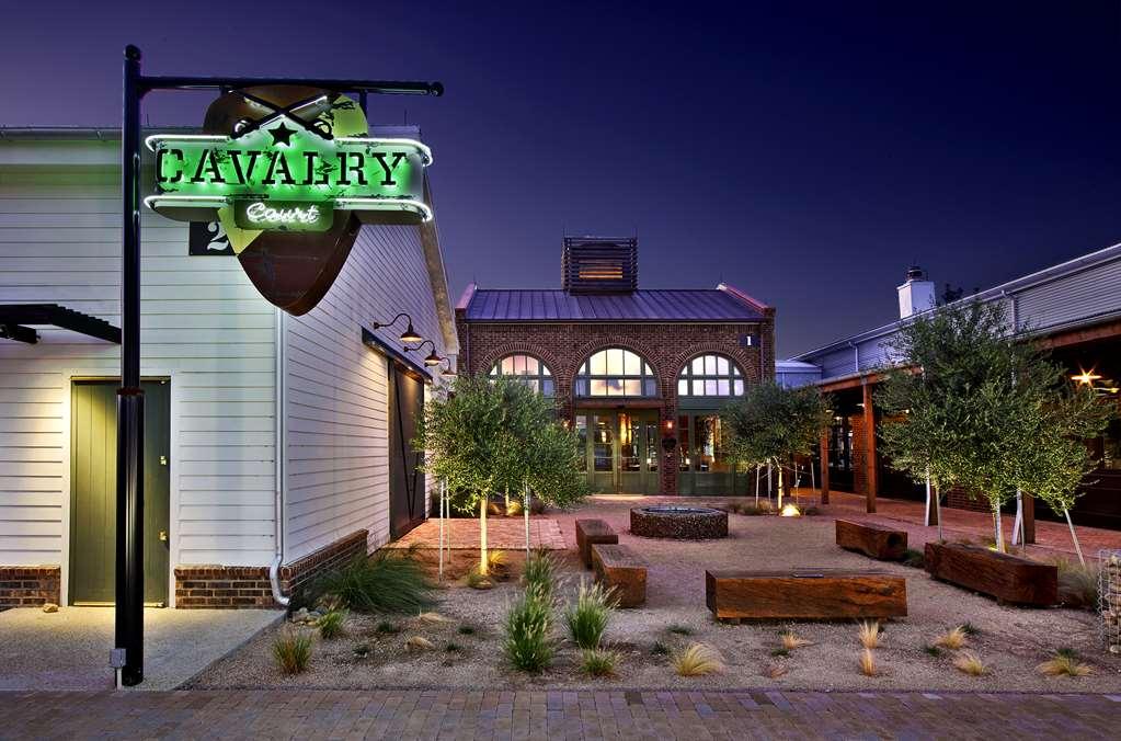 Cavalry Court, By Valencia Hotel Collection College Station Extérieur photo