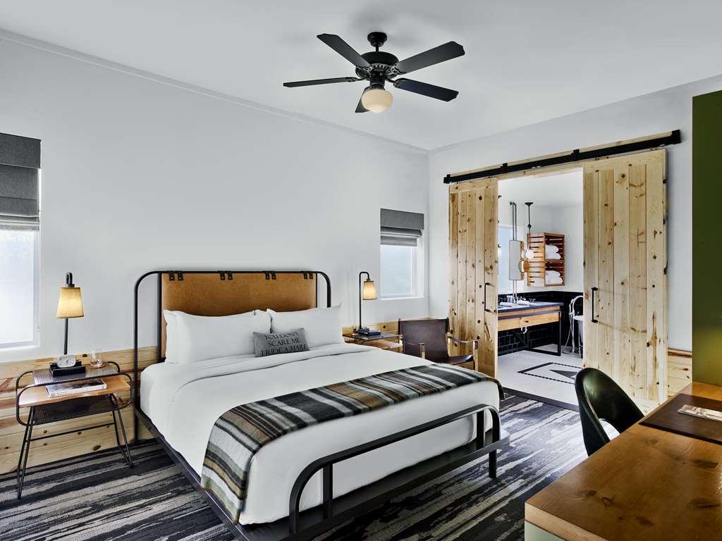 Cavalry Court, By Valencia Hotel Collection College Station Chambre photo
