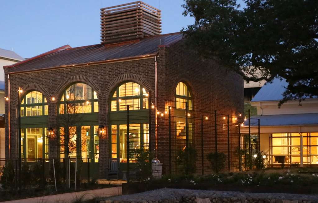 Cavalry Court, By Valencia Hotel Collection College Station Extérieur photo