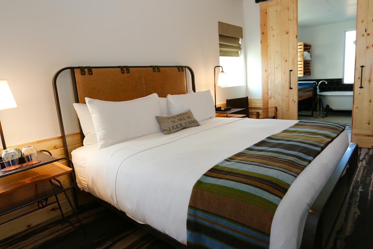 Cavalry Court, By Valencia Hotel Collection College Station Extérieur photo