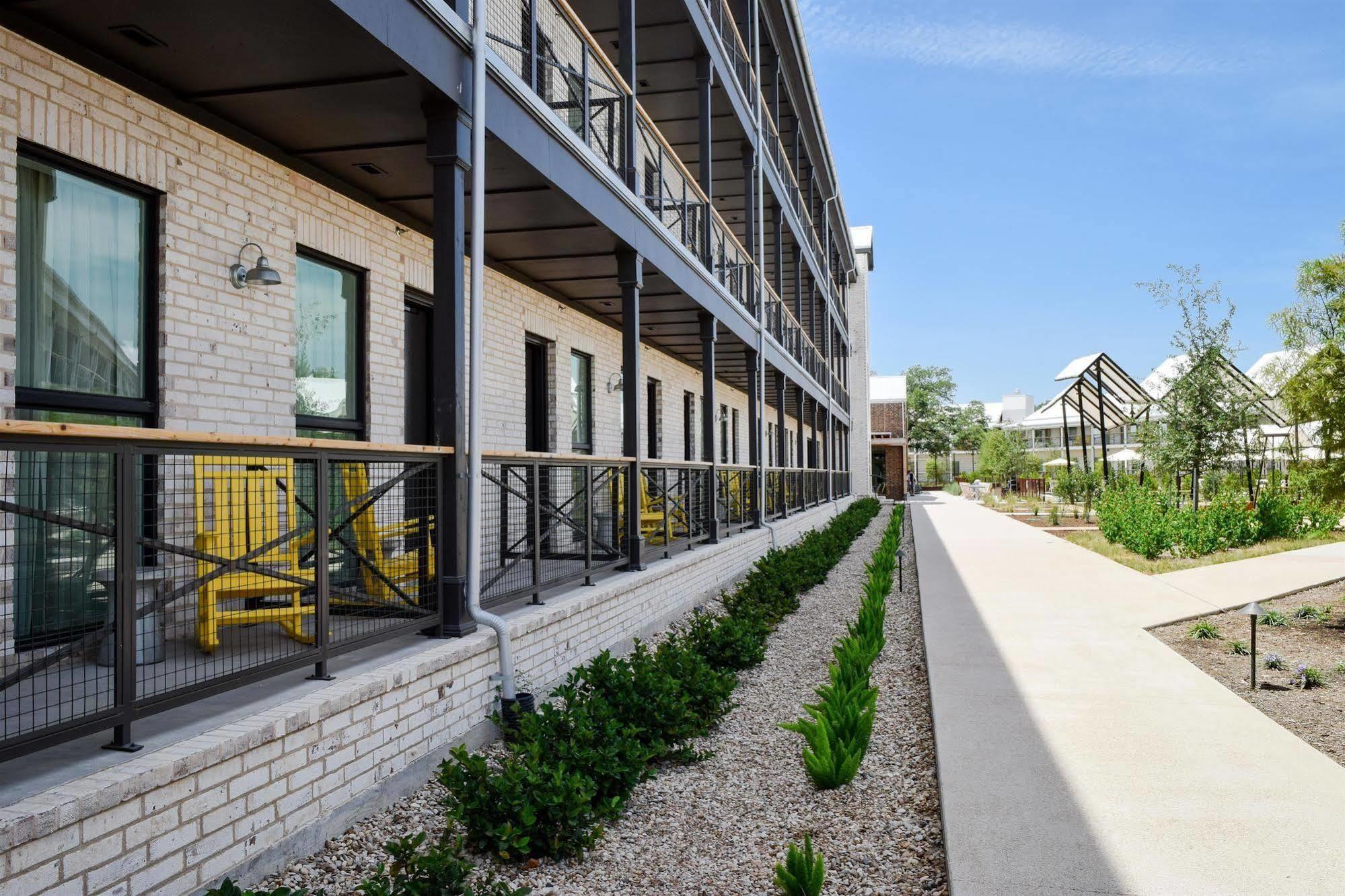 Cavalry Court, By Valencia Hotel Collection College Station Extérieur photo
