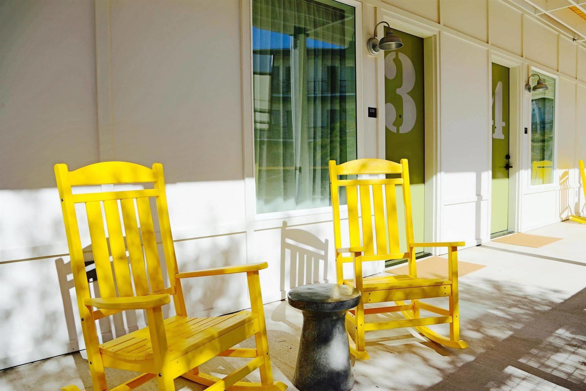 Cavalry Court, By Valencia Hotel Collection College Station Extérieur photo