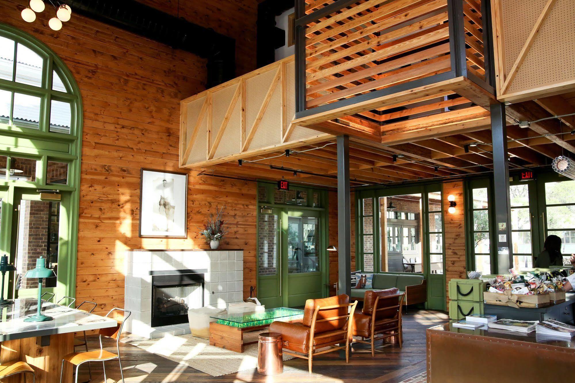Cavalry Court, By Valencia Hotel Collection College Station Extérieur photo