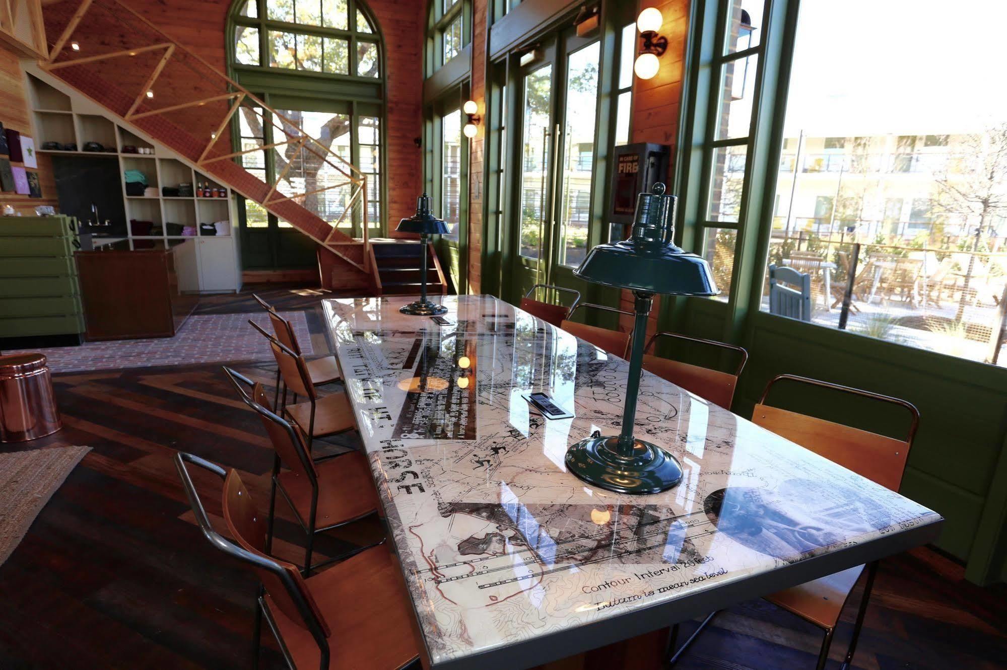 Cavalry Court, By Valencia Hotel Collection College Station Extérieur photo
