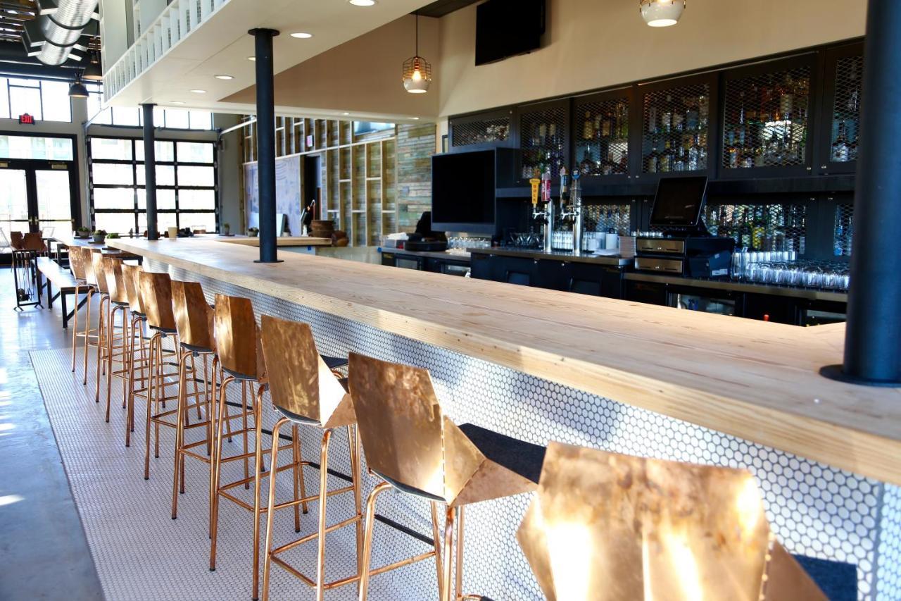 Cavalry Court, By Valencia Hotel Collection College Station Extérieur photo