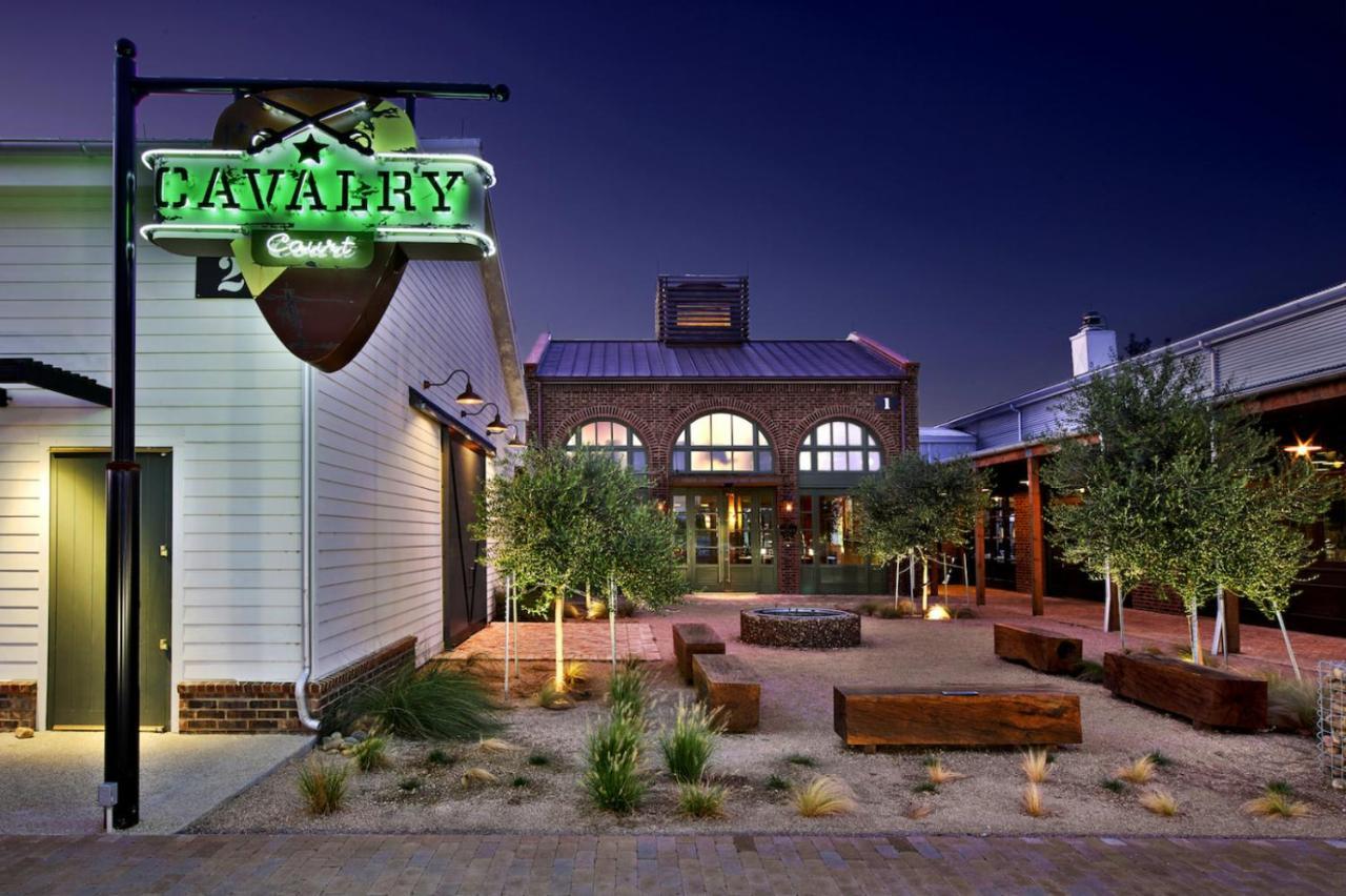 Cavalry Court, By Valencia Hotel Collection College Station Extérieur photo