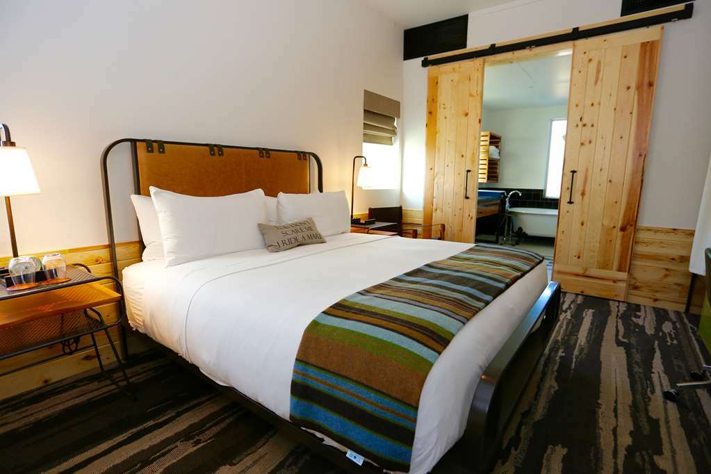 Cavalry Court, By Valencia Hotel Collection College Station Chambre photo